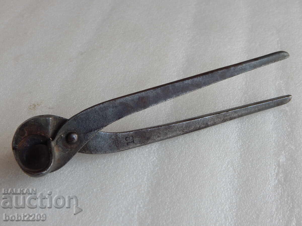 Many Old Pliers Pipe Tool 13 with price 15.00 BGN | € 7.67 Many Old Pliers Pipe Tool 13 with price 15.00 BGN | € 7.67