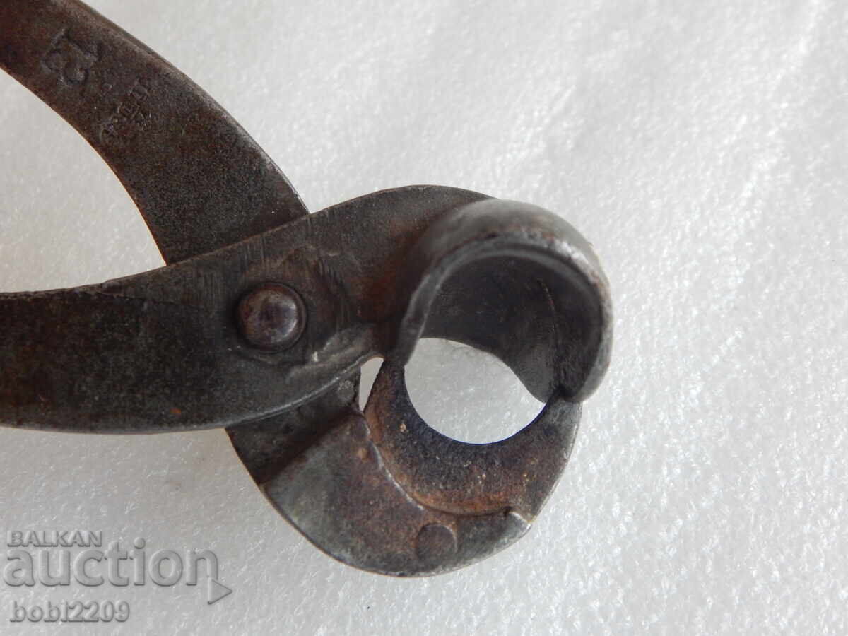 Many Old Pliers Pipe Tool 13 - 5 Many Old Pliers Pipe Tool 13 - 5