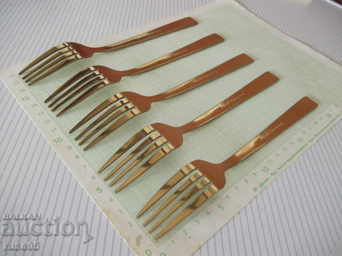 Lot of 5 forks - 6 Lot of 5 forks - 6