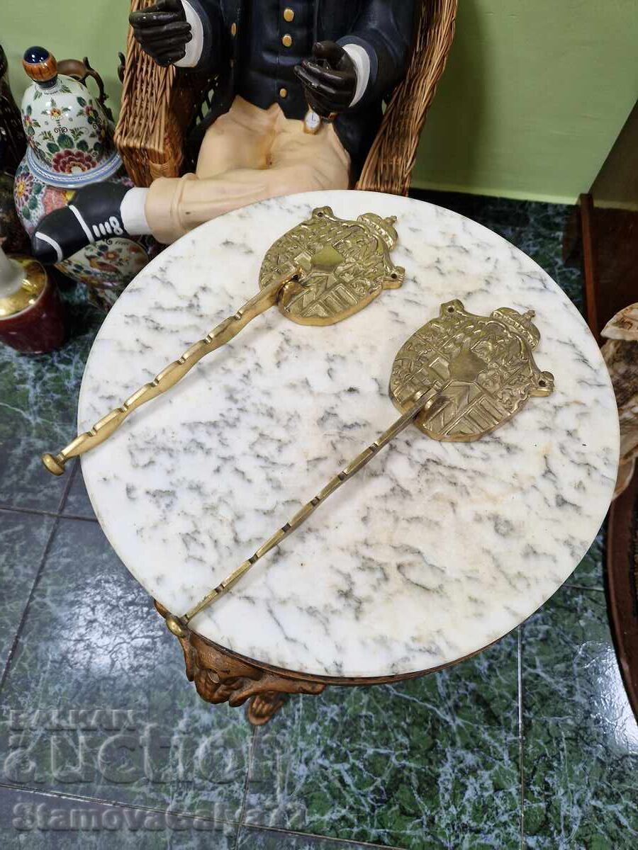 Delivery of Pair of lovely antique English bronze wall hooks