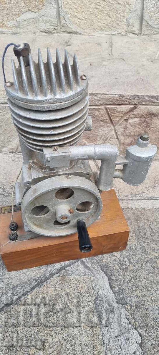 Auction Old engine model Auction Old engine model