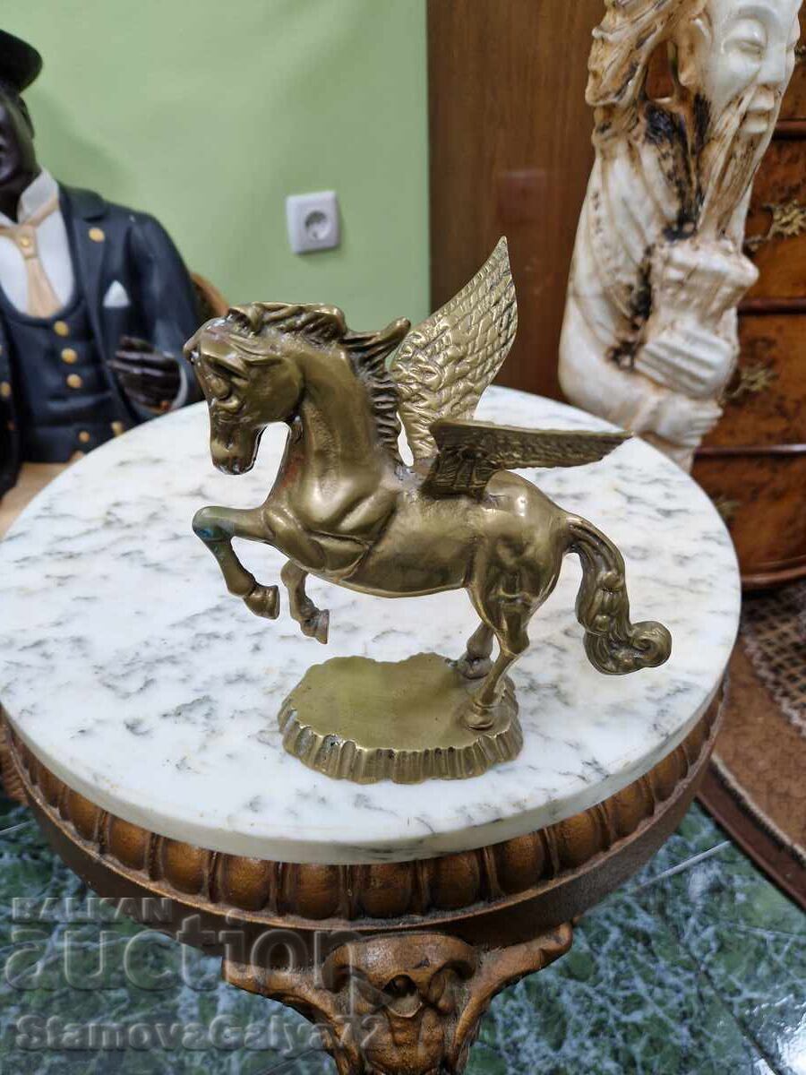 Страхотна антикварна английска бронзова фигура Пегас с цена 229.00 лв. | € 117.09 Страхотна антикварна английска бронзова фигура Пегас с цена 229.00 лв. | € 117.09