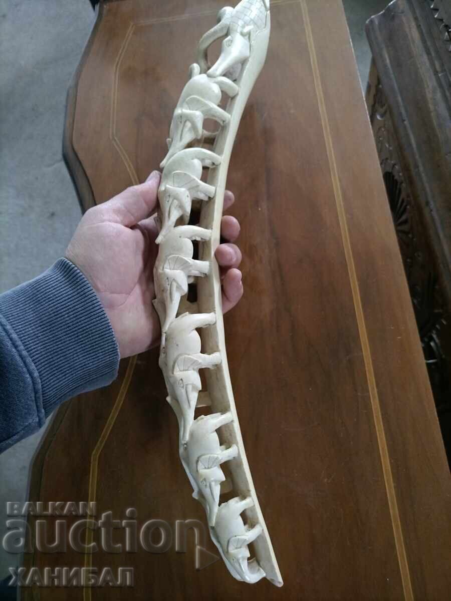 FIGURĂ DIN FILDEȘ DOUĂ RÂNDURI DE ELEFANȚI - 6 FIGURĂ DIN FILDEȘ DOUĂ RÂNDURI DE ELEFANȚI - 6