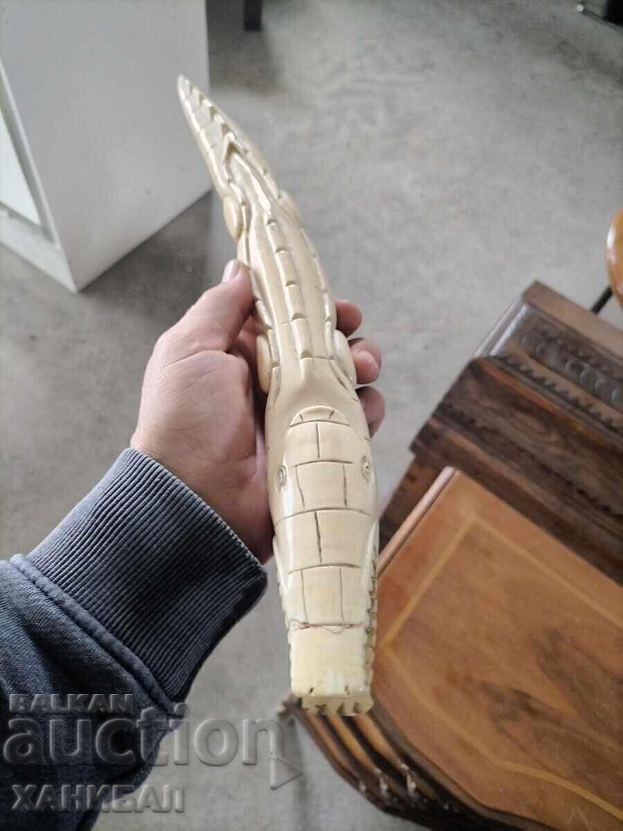 Delivery of CROCODILE FIGURE FROM IVORY