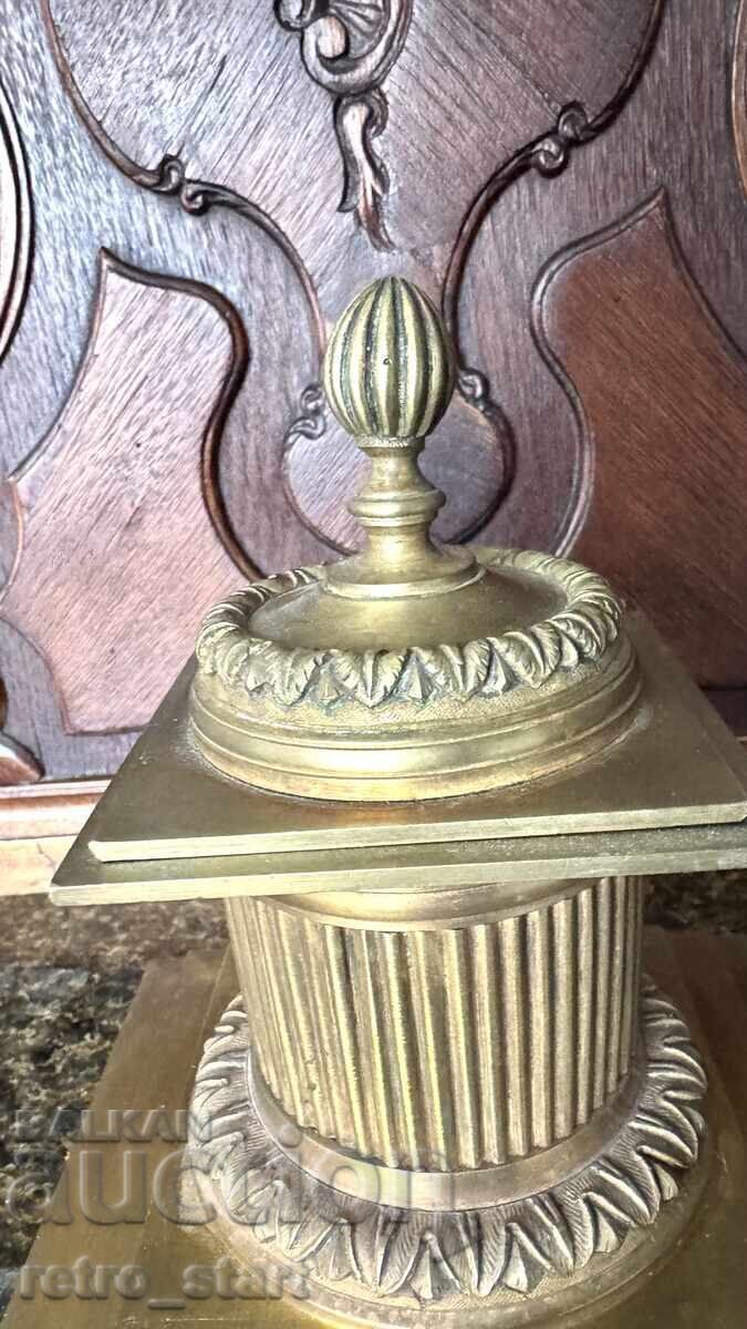Licitație Cerneală, alamă, mare și grea
