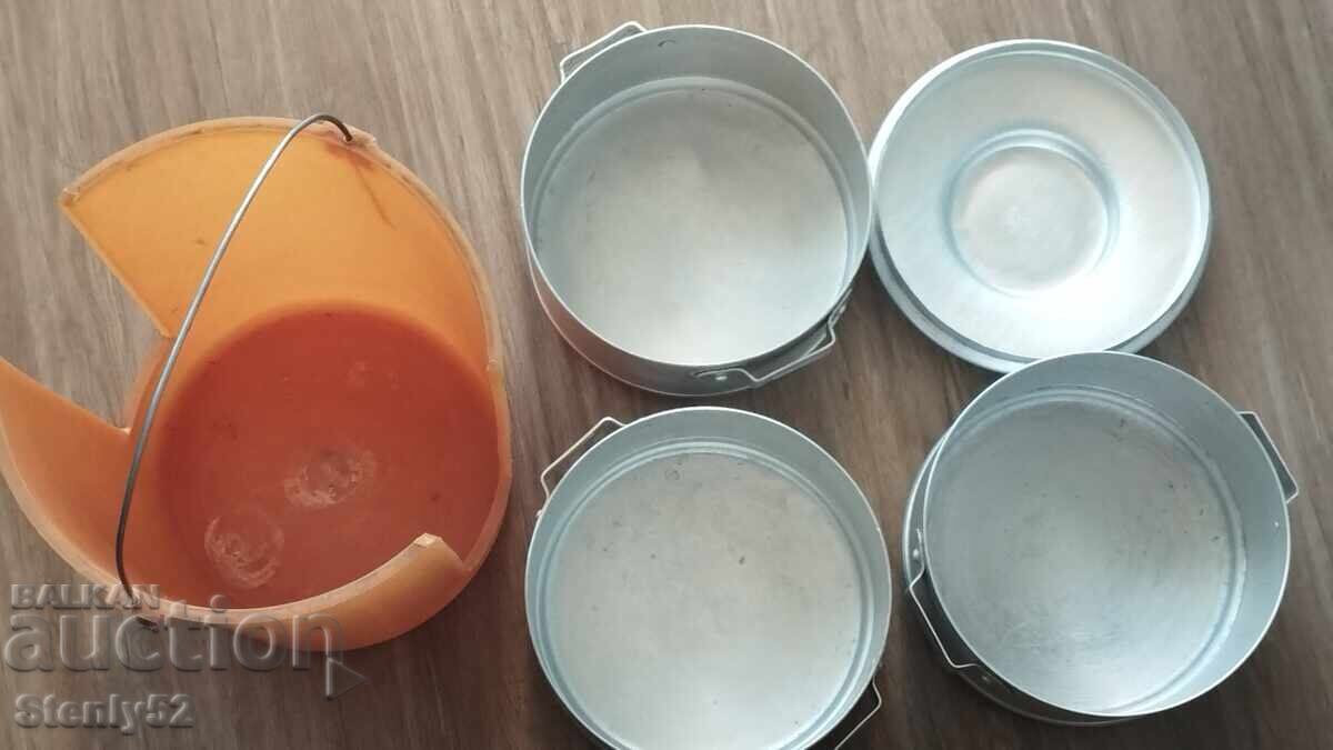 Σετ αλουμινένιων δοχείων φαγητού με τιμή € 15.00 | 29.34 BGN Σετ αλουμινένιων δοχείων φαγητού με τιμή € 15.00 | 29.34 BGN