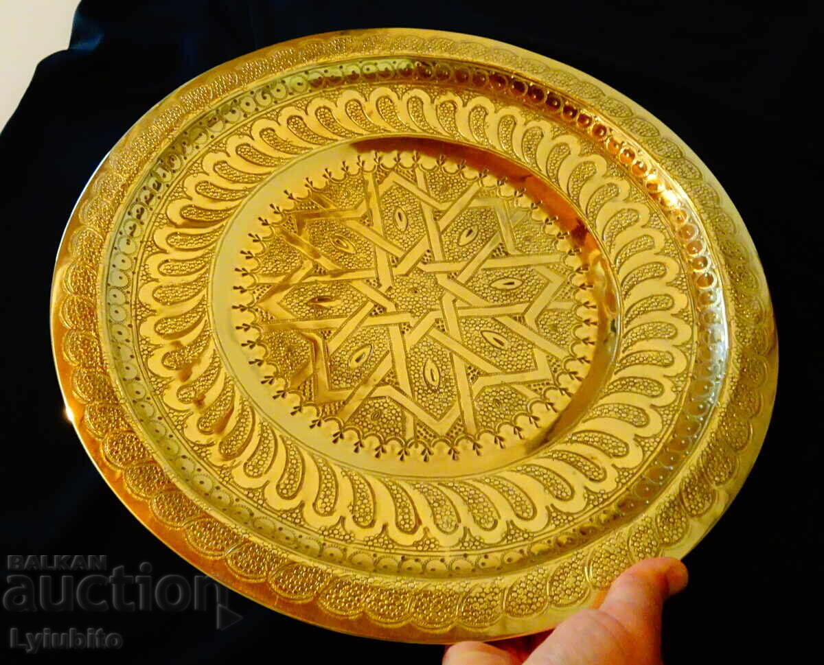 Auction Persian bronze tray, fruit bowl, platter 35 cm, 800 g Auction Persian bronze tray, fruit bowl, platter 35 cm, 800 g