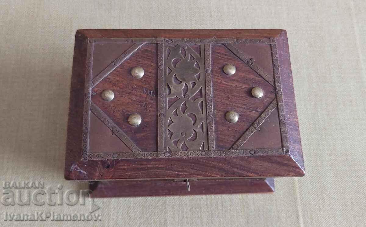 Аукцион Кутийка дървена обков месинг масив за колекционери