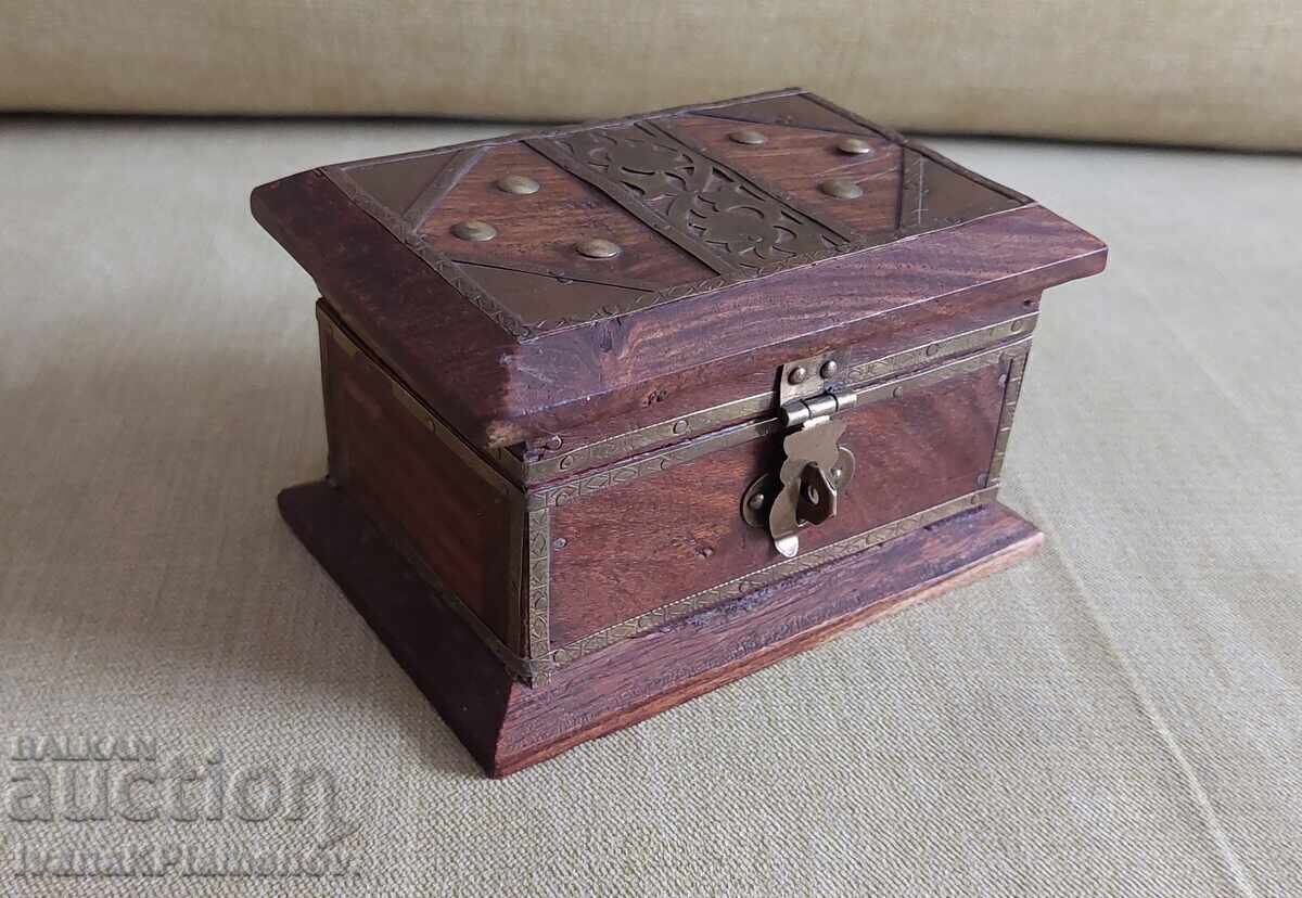 Κουτί ξύλινο με χοντρό ορειχάλκινο εξάρτημα για συλλέκτες Κουτί ξύλινο με χοντρό ορειχάλκινο εξάρτημα για συλλέκτες