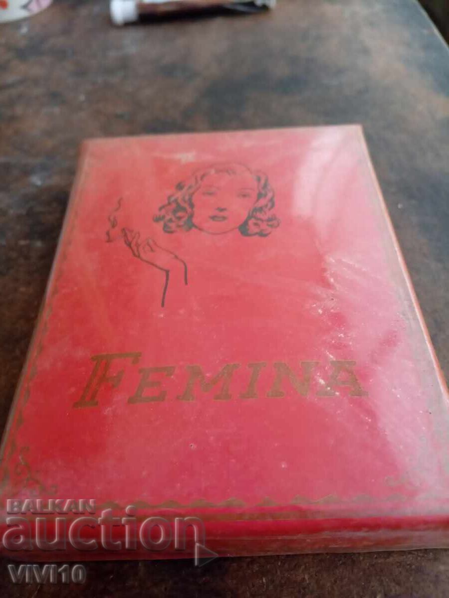 Cutie veche de țigări Femina cu celofan Cutie veche de țigări Femina cu celofan