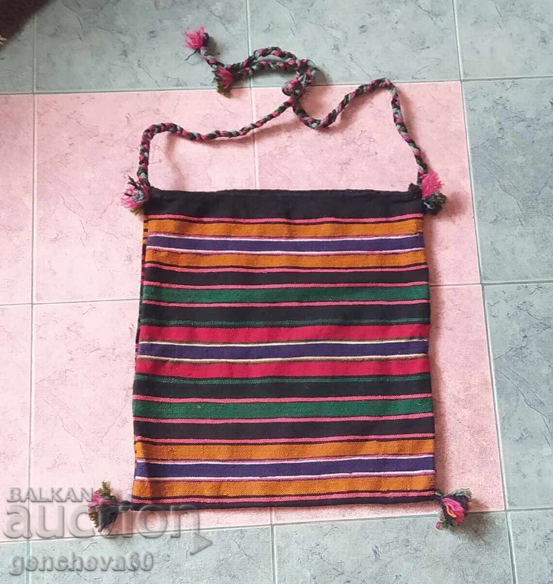 Geantă ciobănească țesută manual, colorată cu preț € 15.00 | 29.34 BGN Geantă ciobănească țesută manual, colorată cu preț € 15.00 | 29.34 BGN