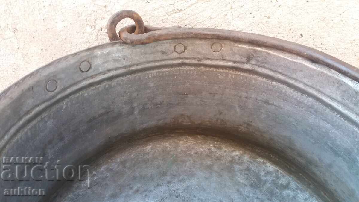 Auction Forged Copper Cauldron, Boiler for Sacrifice and other uses. Copper 35 Liters Auction Forged Copper Cauldron, Boiler for Sacrifice and other uses. Copper 35 Liters