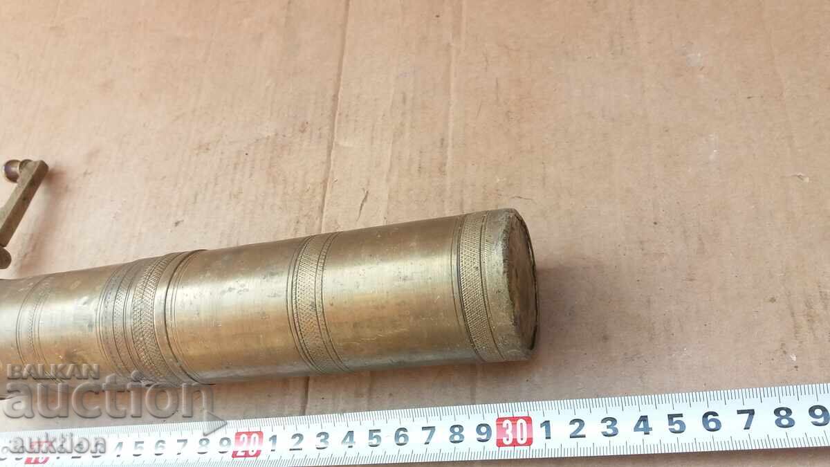 MASSIVE BRONZE COFFEE GRINDER with price 19.99 BGN | € 10.22