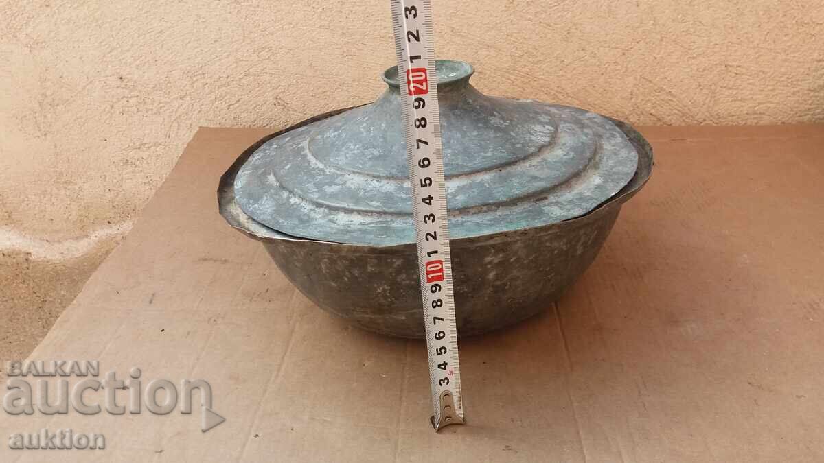 Auction  MASSIVE FORGED COPPER POT