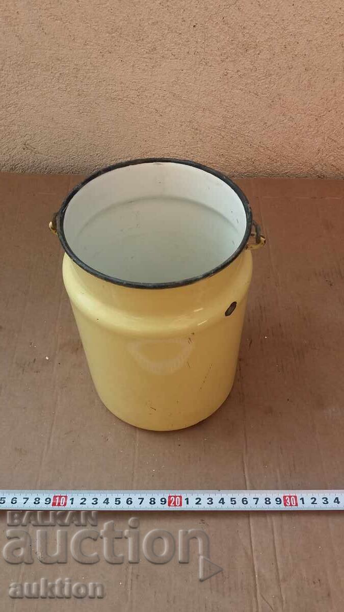 Licitație Găleată de lapte emailată, socială