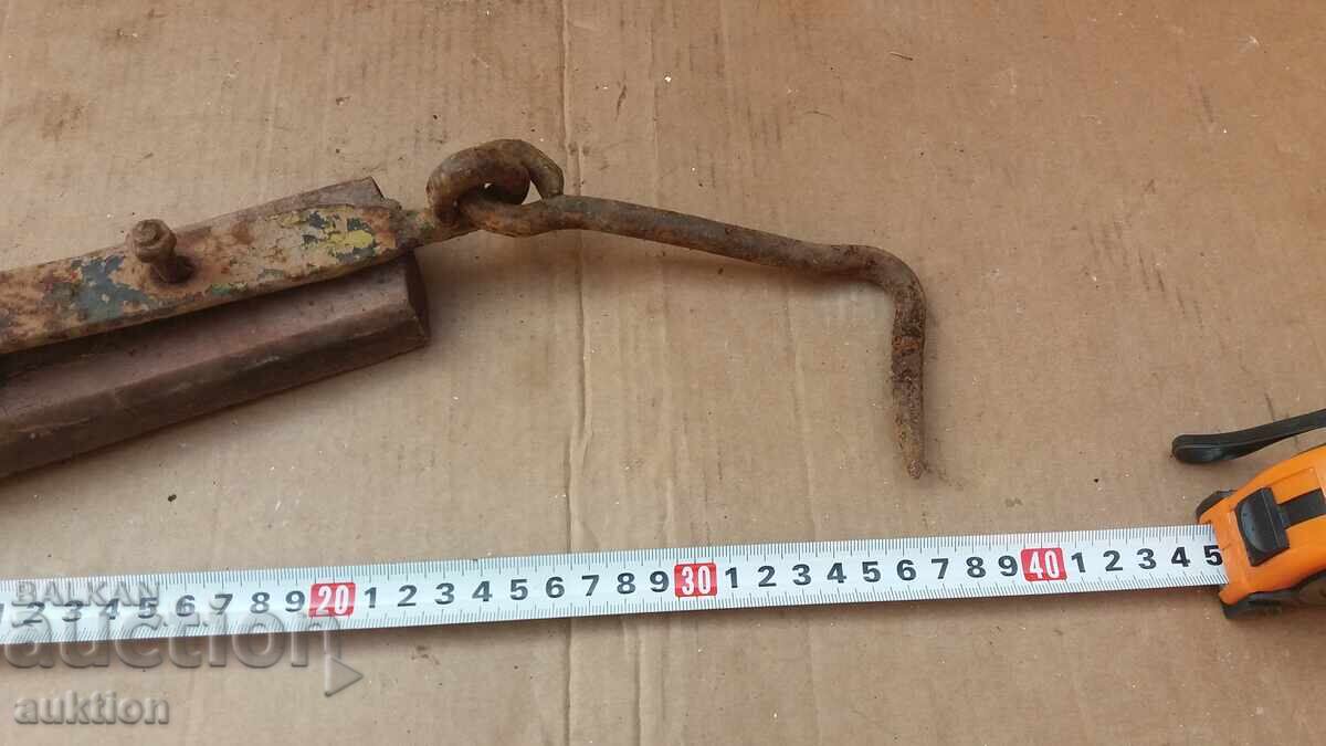 Licitație LACAT VECHI DE POARTA FORJAT