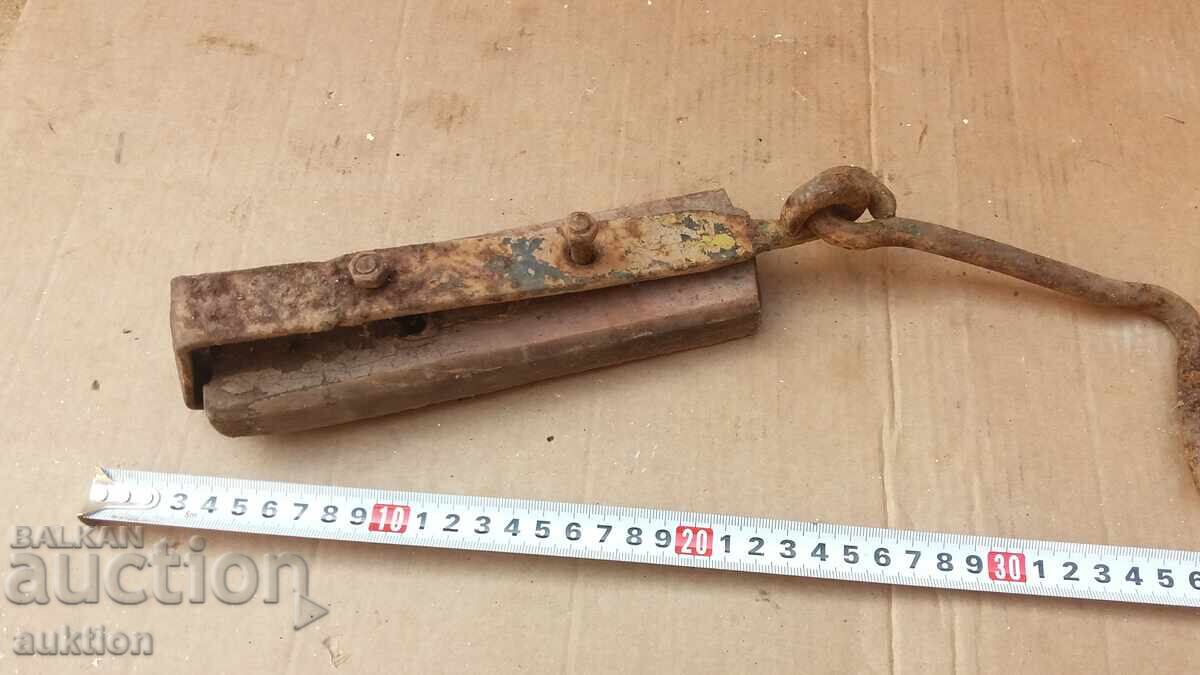 Livrarea LACAT VECHI DE POARTA FORJAT