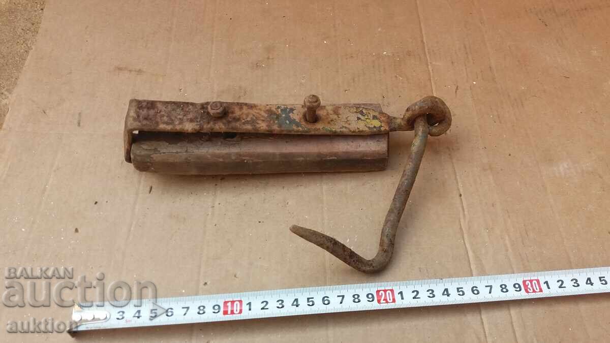 LACAT VECHI DE POARTA FORJAT - 5