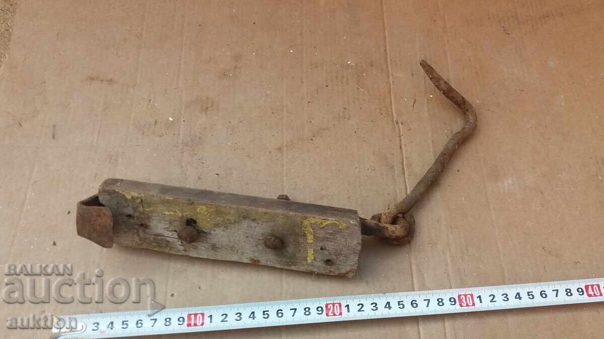 LACAT VECHI DE POARTA FORJAT - 6