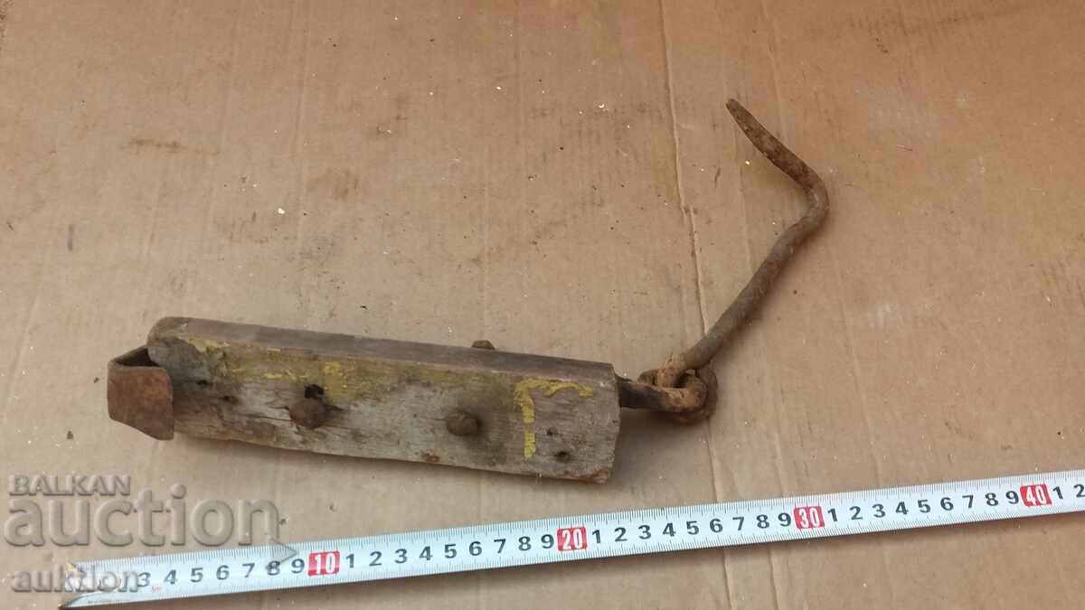 LACAT VECHI DE POARTA FORJAT - 7