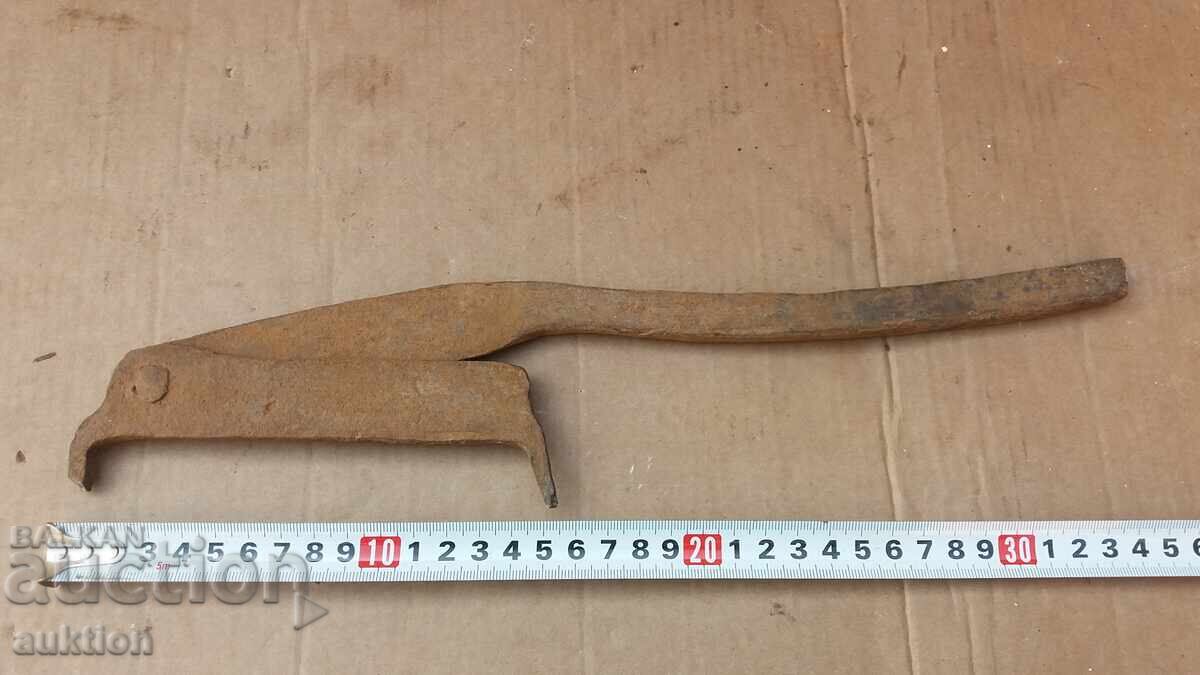 GHILOTINĂ MICĂ DE RENAȘTERE cu preț 24.99 BGN | € 12.78 GHILOTINĂ MICĂ DE RENAȘTERE cu preț 24.99 BGN | € 12.78