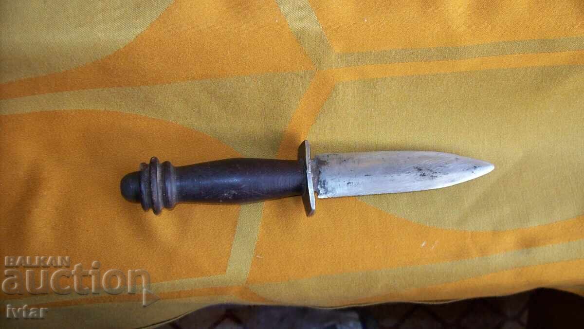 Auction An old dagger Auction An old dagger