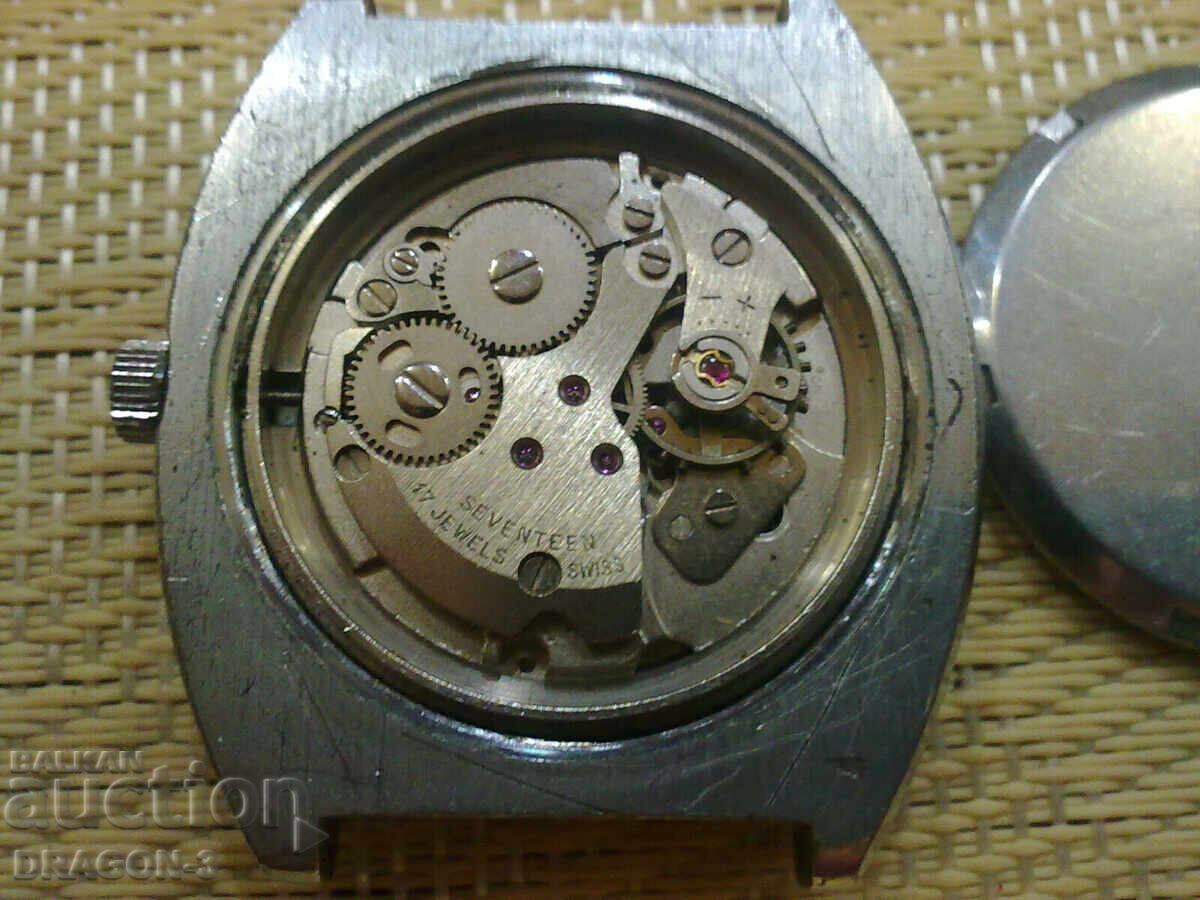 FABRICAT ÎN ELVEȚIA cu preț 38.00 BGN | € 19.43