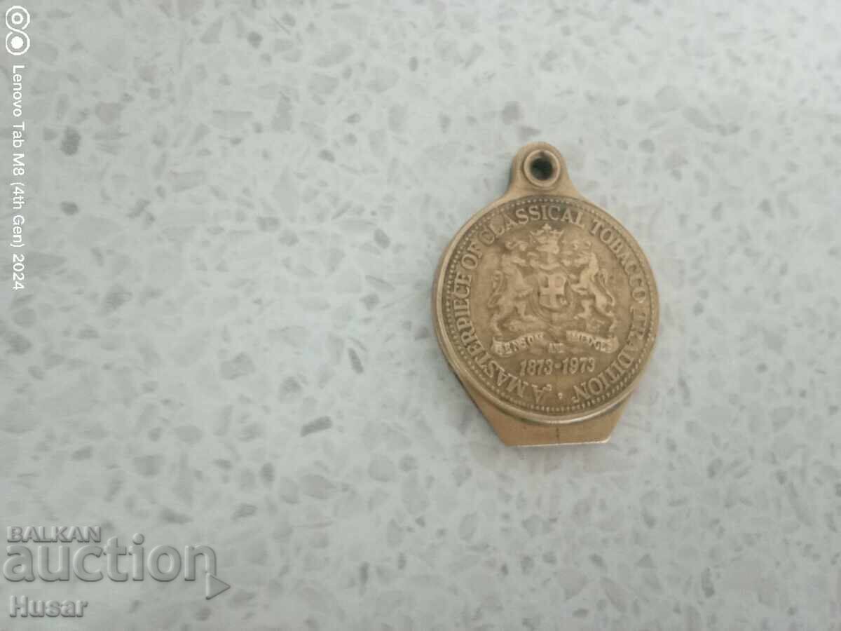 Livrarea Jeton de câine, țigări Benson & Hedges, câine