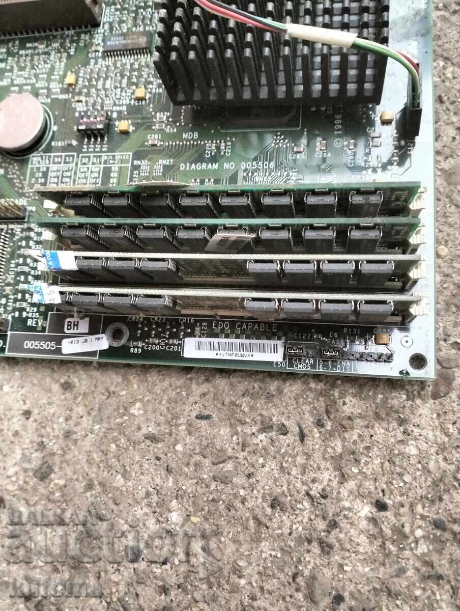 Placă de bază veche pentru calculator cu preț 119.99 BGN | € 61.35