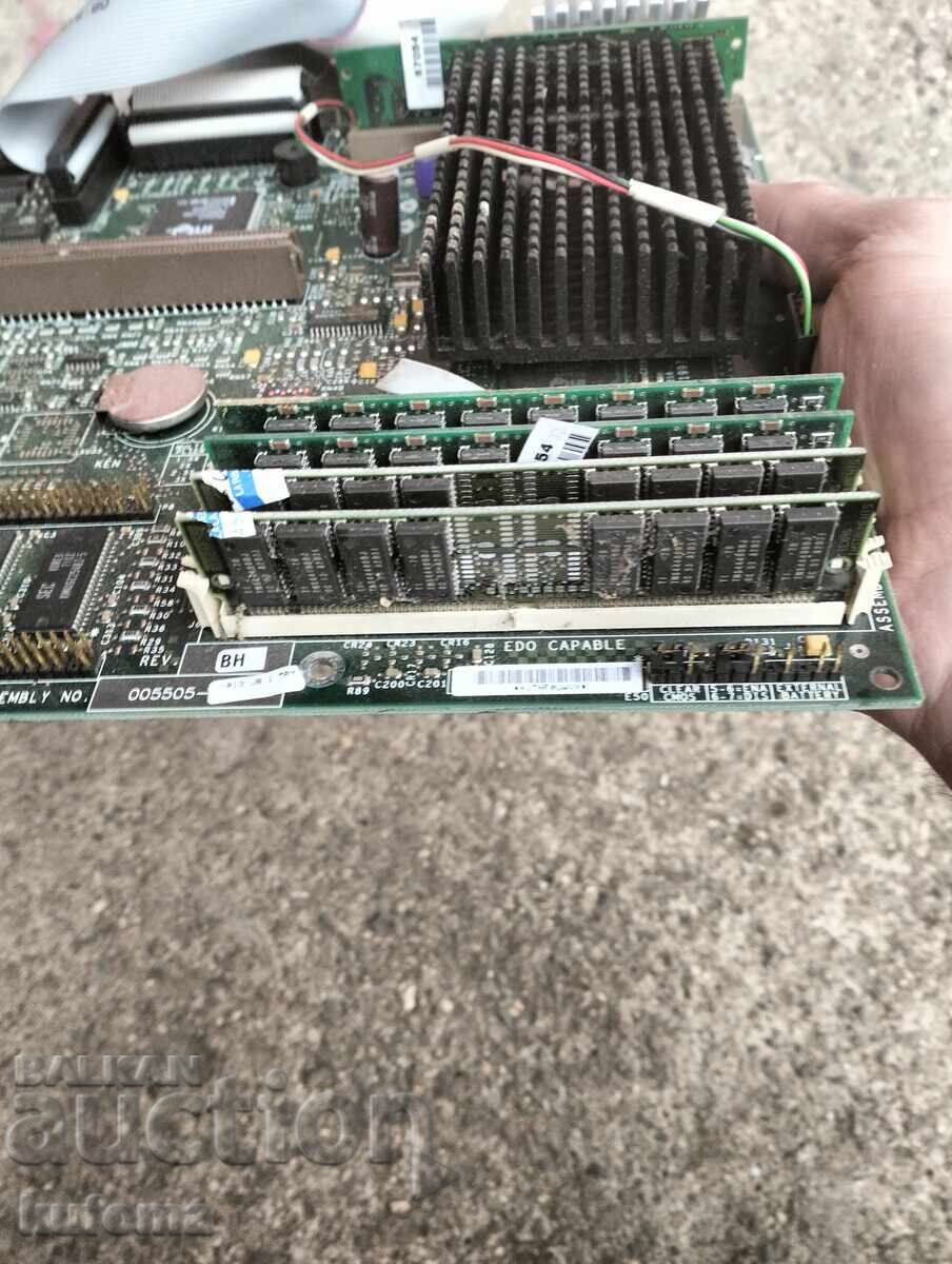 Placă de bază veche pentru calculator - 5