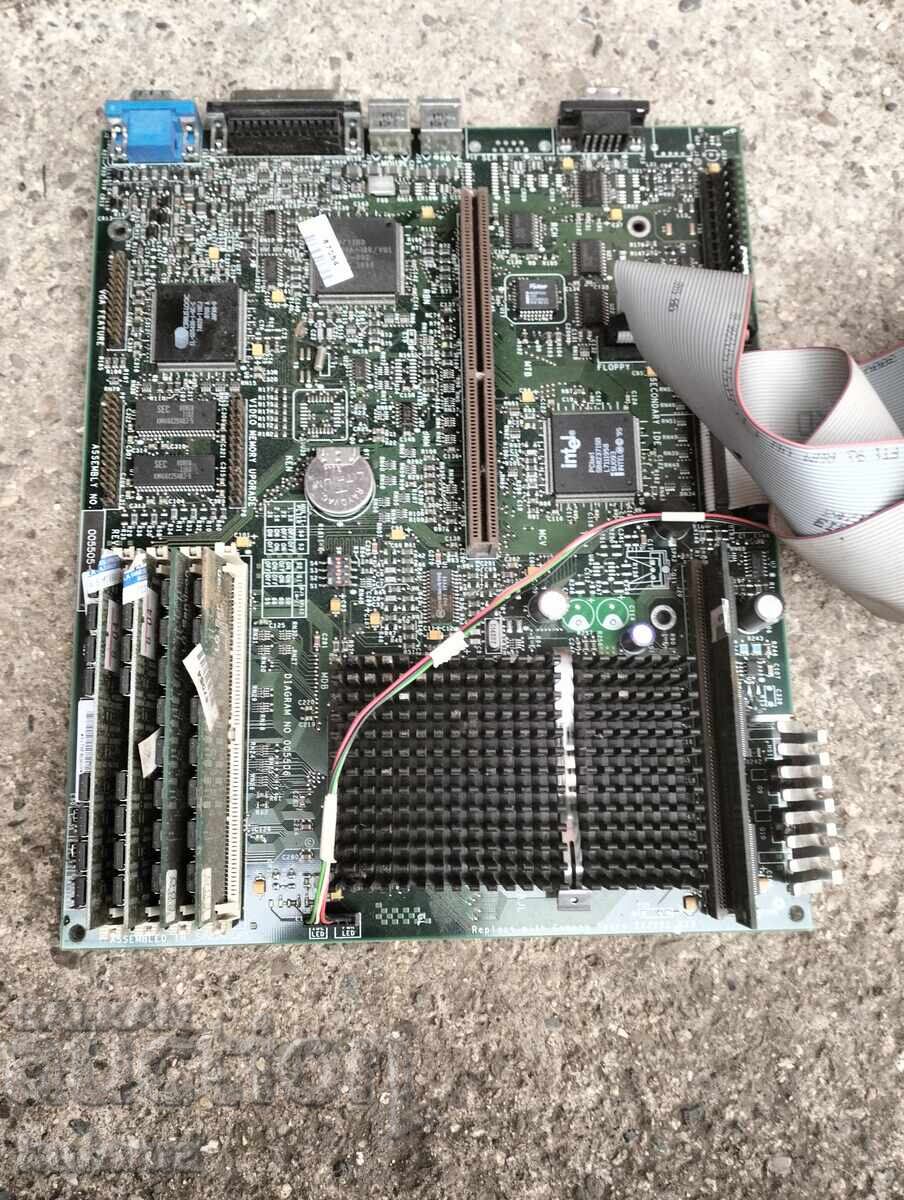 Placă de bază veche pentru calculator