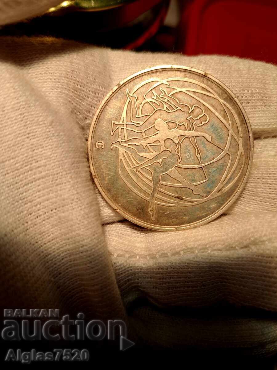 Delivery of Silver-plated plaque, medal from the 13th World Rhythmic Gymnastics Championship Delivery of Silver-plated plaque, medal from the 13th World Rhythmic Gymnastics Championship