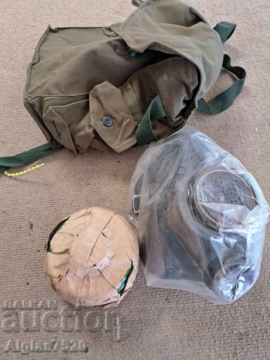 New gas mask - 2 pcs with price 15.00 BGN | € 7.67 New gas mask - 2 pcs with price 15.00 BGN | € 7.67