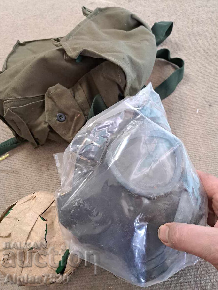 Auction New gas mask - 2 pcs Auction New gas mask - 2 pcs