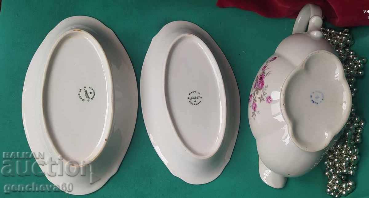 Delivery of IZIDA Retro porcelain - sauce boat and 2 plates Delivery of IZIDA Retro porcelain - sauce boat and 2 plates