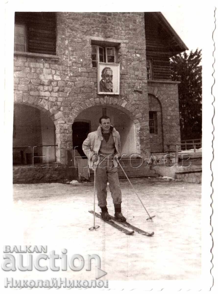 MICĂ POZĂ VECHE SOFIA VITOȘA TÂNĂR BĂRBAT CABANĂ D BLAGOEV D564