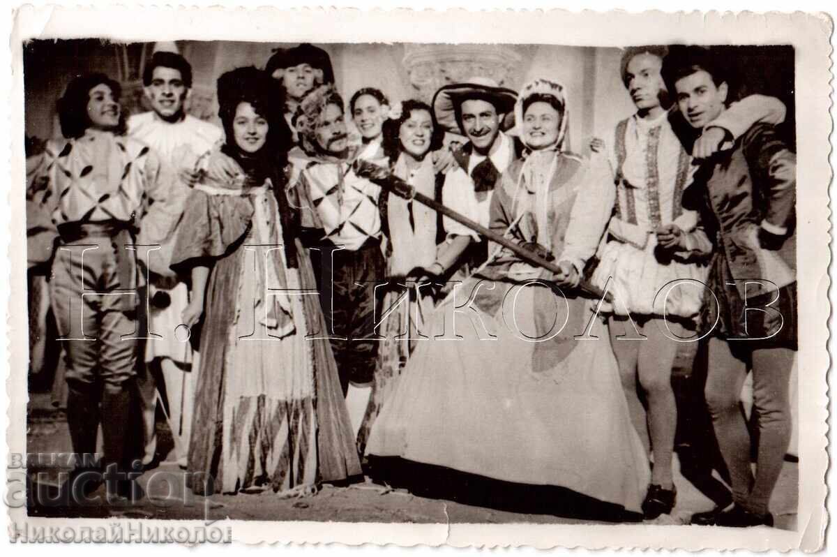 1958 VINTAGE PHOTO FILM ACTORS FILMING "ON THE EVE" D56