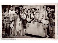 1958 ΠΑΛΙΑ ΦΩΤΟΓΡΑΦΙΑ ΗΘΟΠΟΙΩΝ ΚΙΝΗΜΑΤΟΓΡΑΦΟΥ ΣΕ ΓΥΡΙΣΜΑ ΣΤΟ ΠΑΡΑΜΟΝΗ Δ567