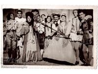 1958 СТАРА СНИМКА АРТИСТИ КИНО ЗАСНЕМАНЕ „В НАВЕЧЕРИЕТО“ Д56