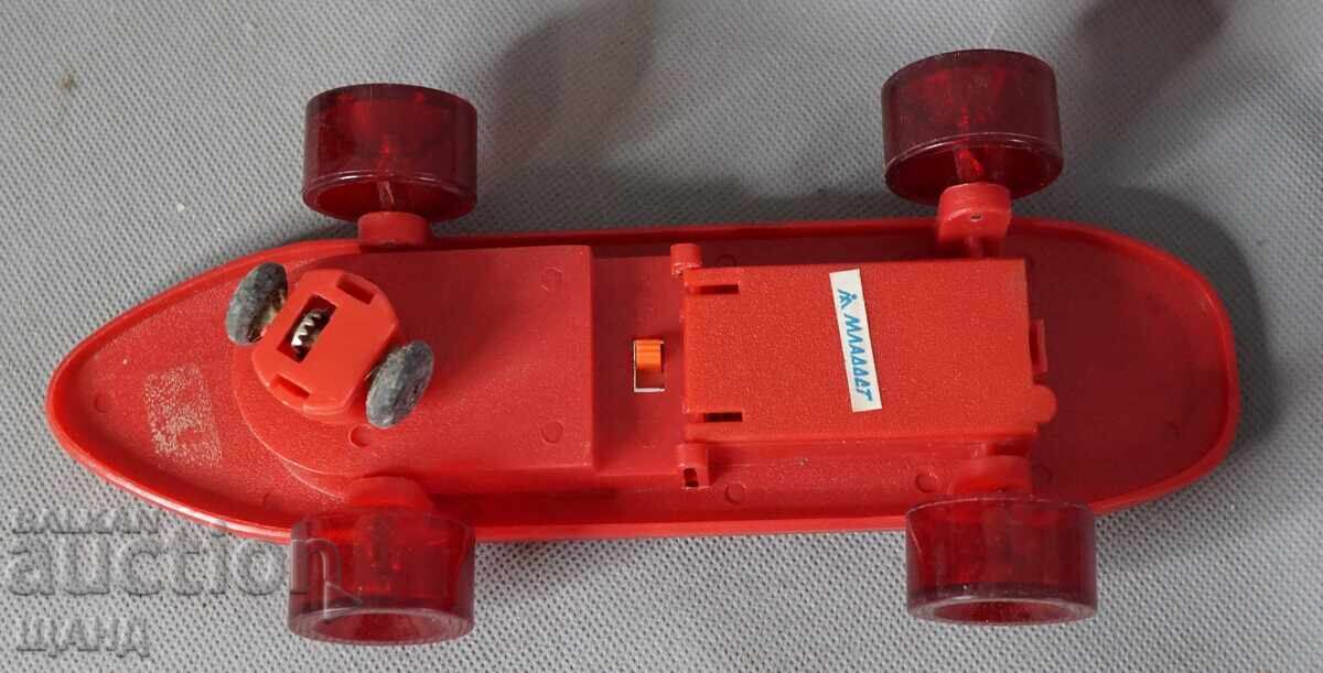 Delivery of Youth Old Soc. plastic toy model skateboard Delivery of Youth Old Soc. plastic toy model skateboard