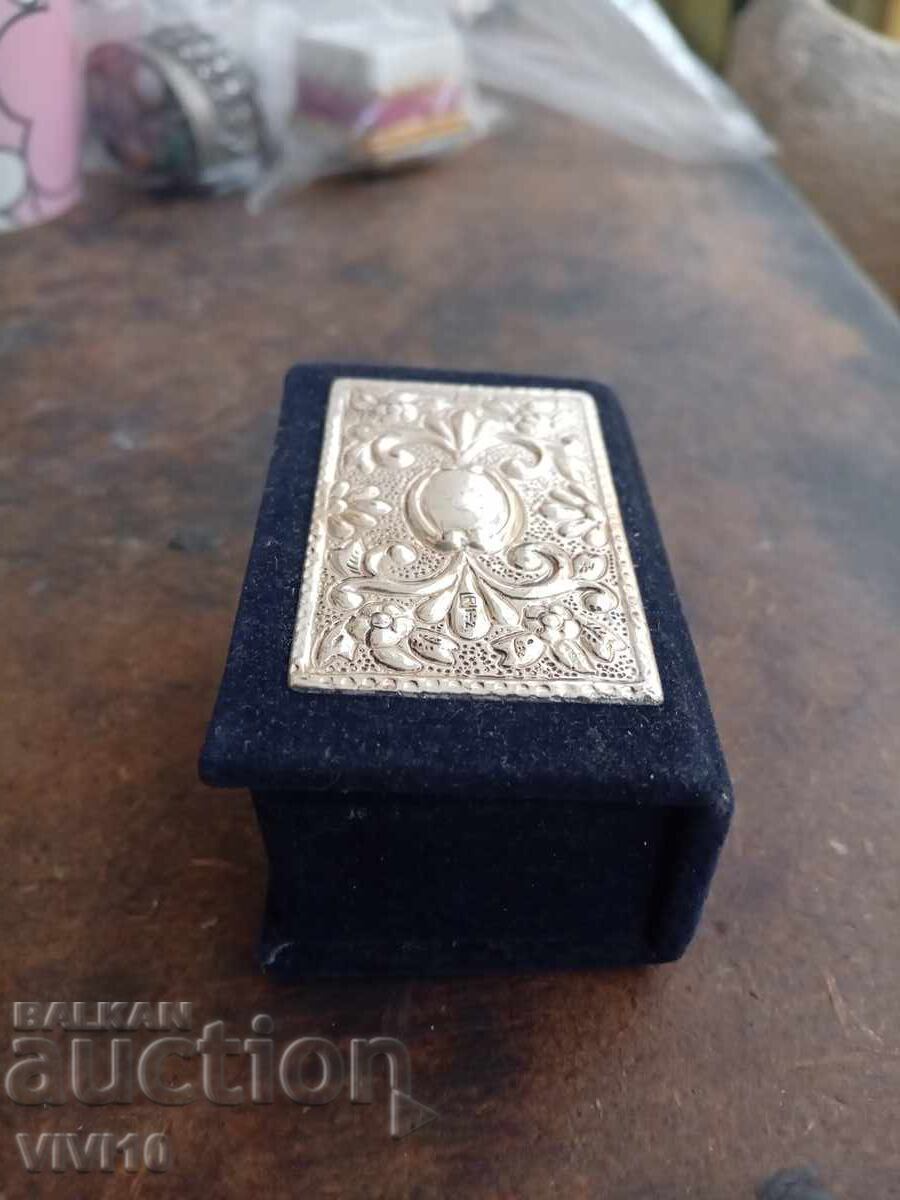 Gorgeous jewelry box, with 925 silver with price 30.00 BGN | € 15.34 Gorgeous jewelry box, with 925 silver with price 30.00 BGN | € 15.34