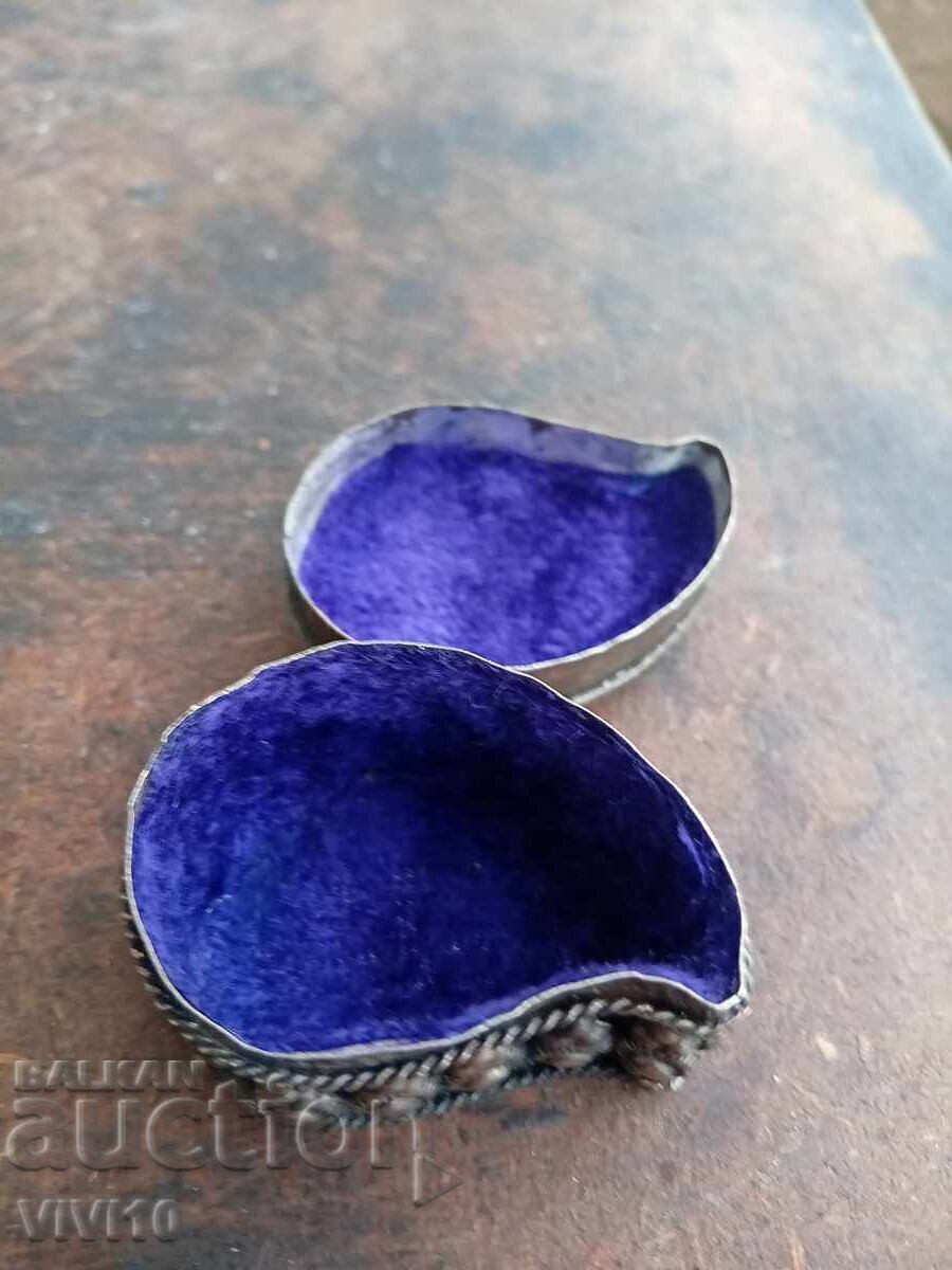 Licitație Cutie de bijuterii veche, argintată, cu pietre