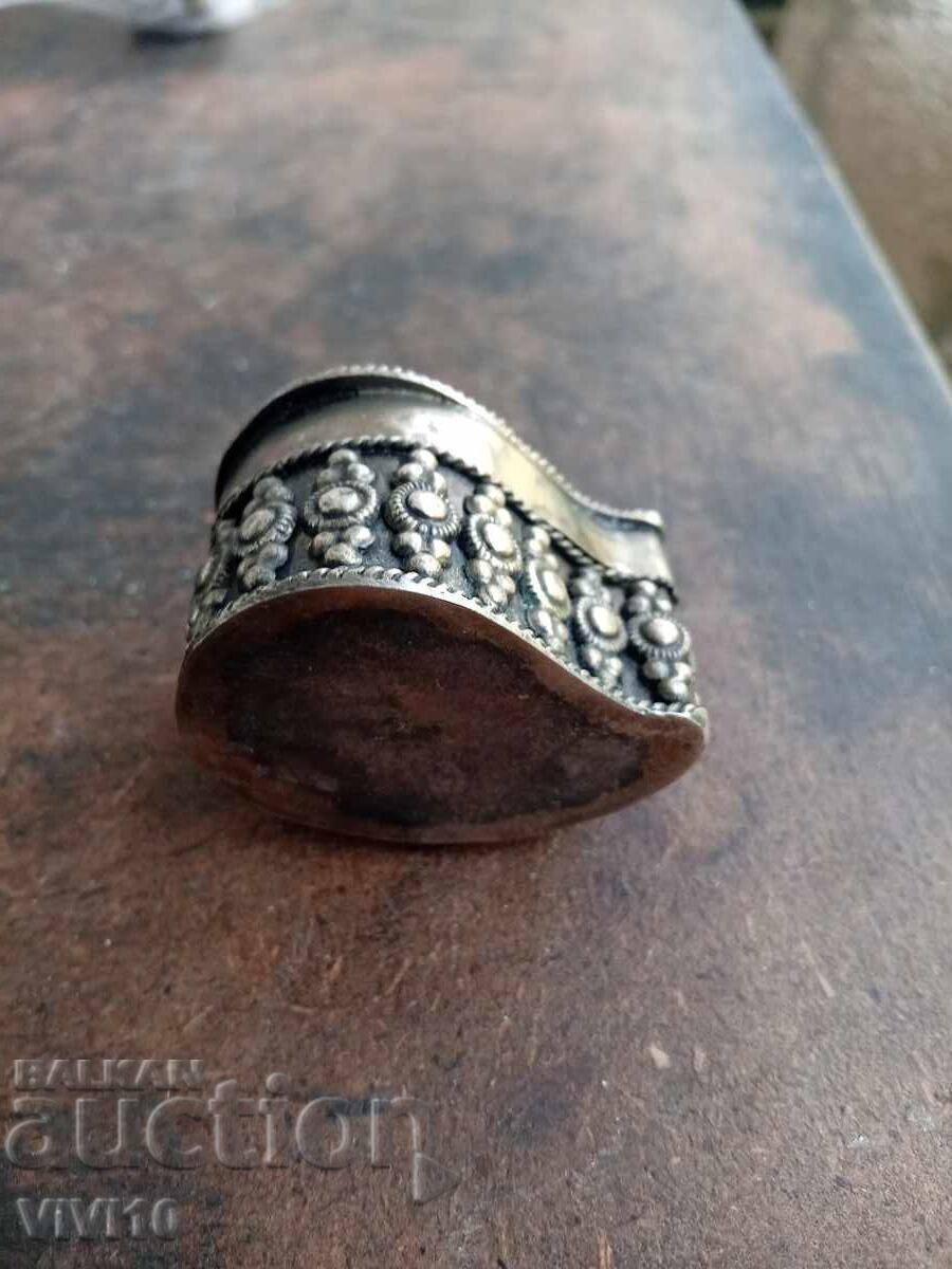 Delivery of Antique jewelry box, silver-plated, with stones Delivery of Antique jewelry box, silver-plated, with stones