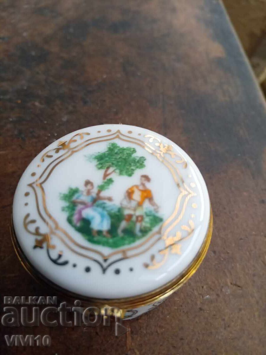 Cutie de bijuterii veche, porțelan del Prado Cutie de bijuterii veche, porțelan del Prado