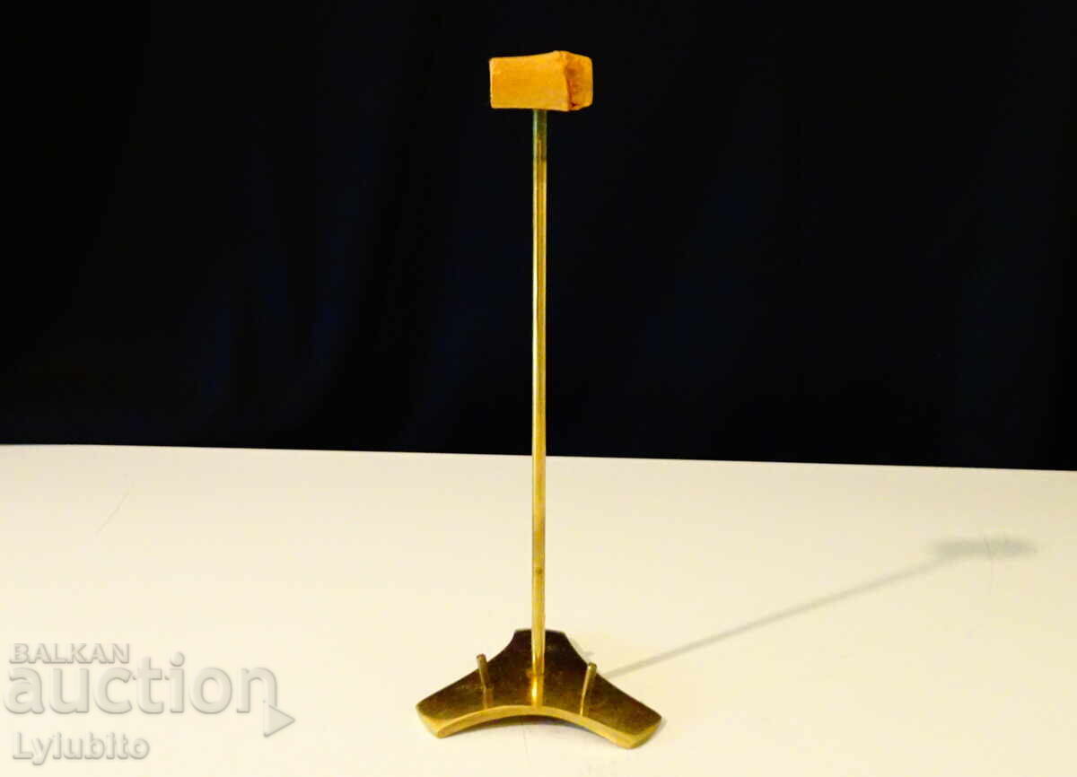 Suport bronz cu preț 7.00 BGN | € 3.58 Suport bronz cu preț 7.00 BGN | € 3.58