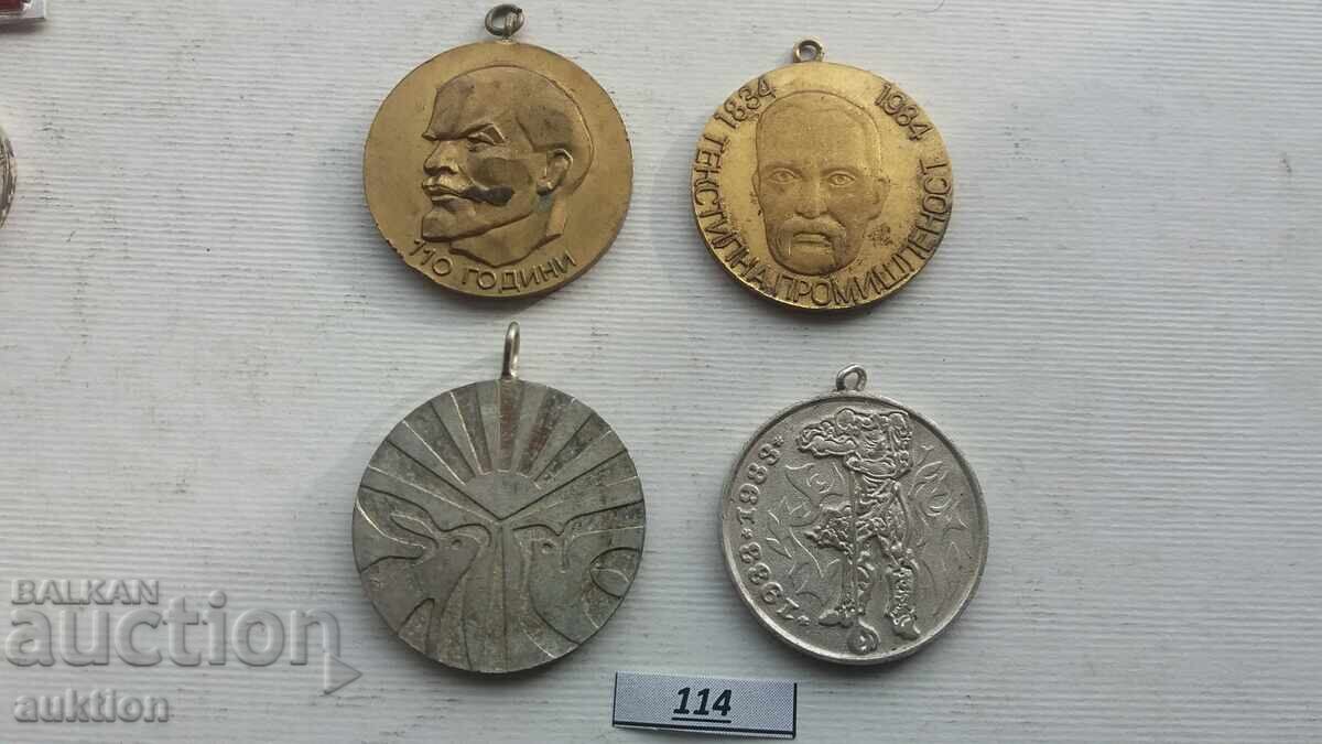 Auction  LOT OF 4 MEDALS