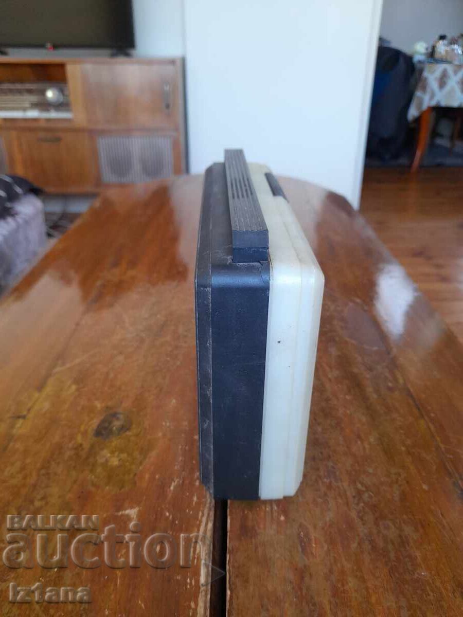 Old radio, radio receiver Alpinist 321 with price 75.00 BGN | € 38.35 Old radio, radio receiver Alpinist 321 with price 75.00 BGN | € 38.35