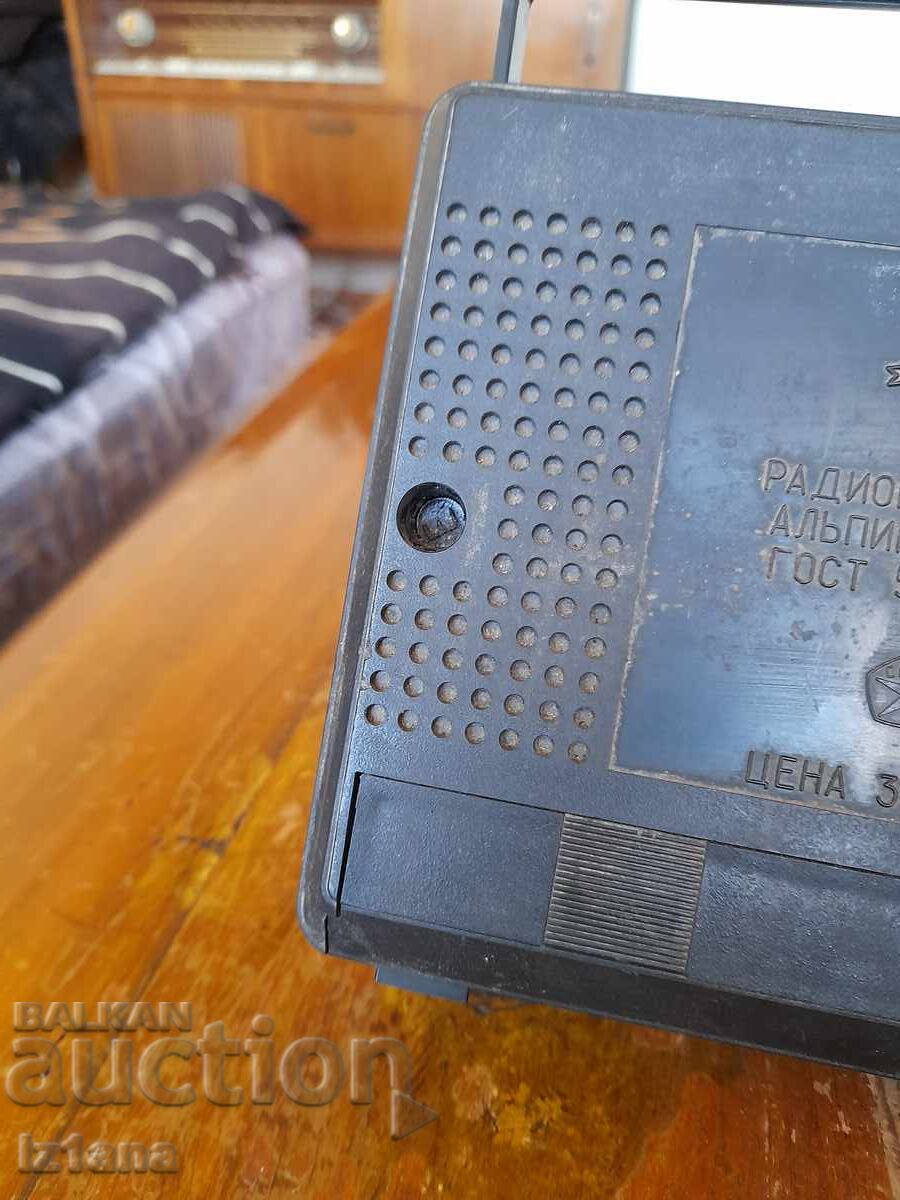 Delivery of Old radio, radio receiver Alpinist 321 Delivery of Old radio, radio receiver Alpinist 321