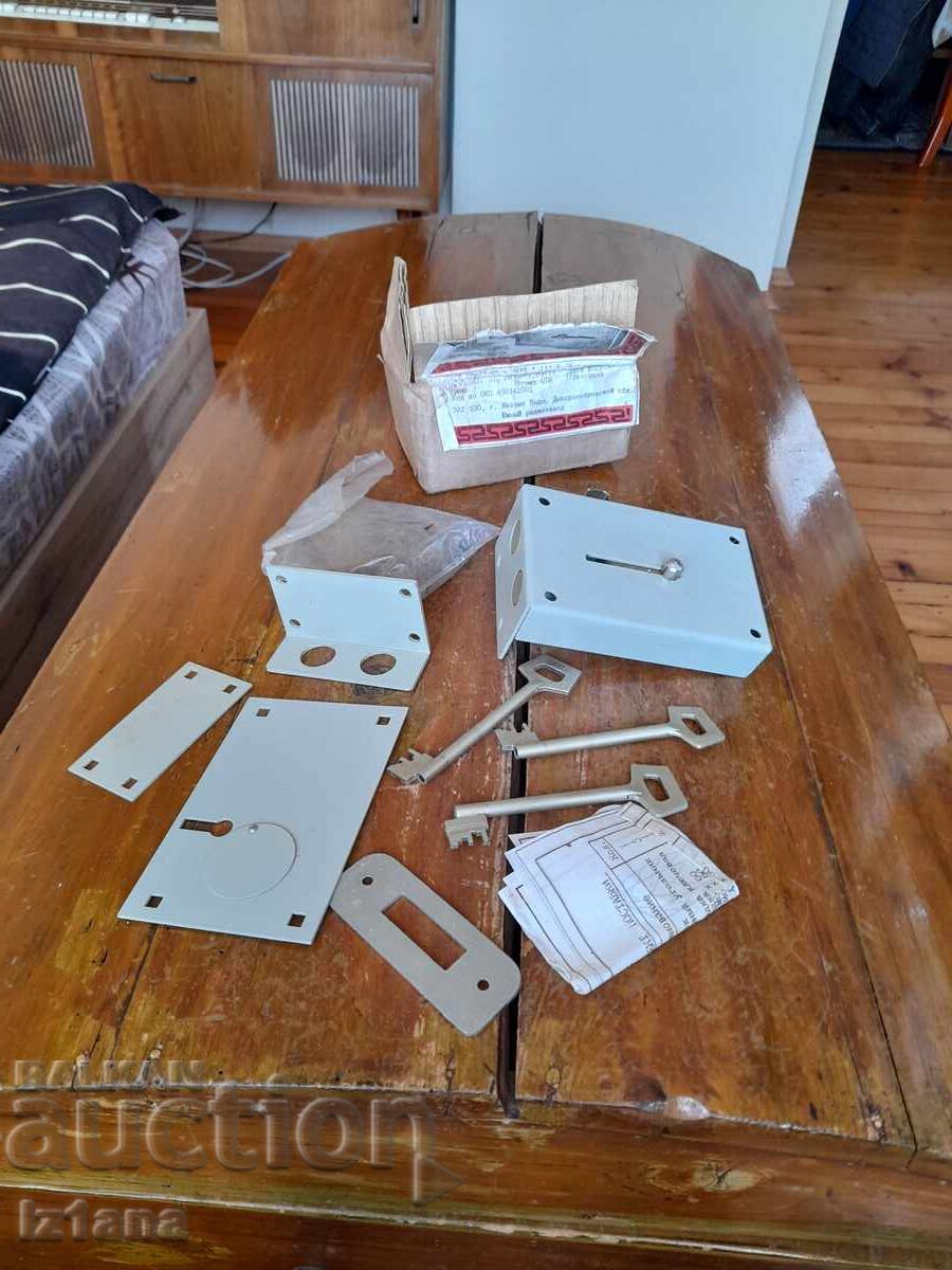 Old additional lock, latch Lock with price 85.00 BGN | € 43.46 Old additional lock, latch Lock with price 85.00 BGN | € 43.46