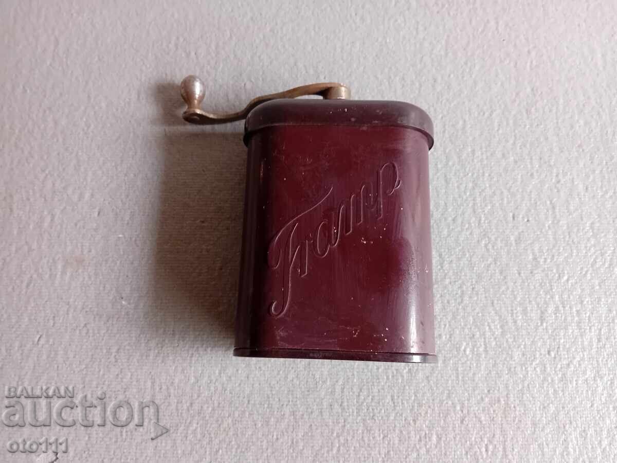 OLD BAKELITE COFFEE GRINDER TRAMP with price 40.00 BGN | € 20.45 OLD BAKELITE COFFEE GRINDER TRAMP with price 40.00 BGN | € 20.45
